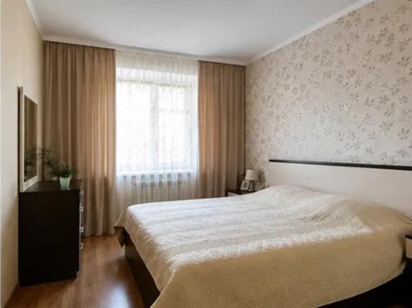 Квартира, 3-кімн., Чугуев, Чугуевский район, Авиатор мкр