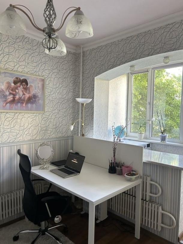 Квартира, 3-кімн., Харьков, 522м/р, Непокоренных (Героев Труда)