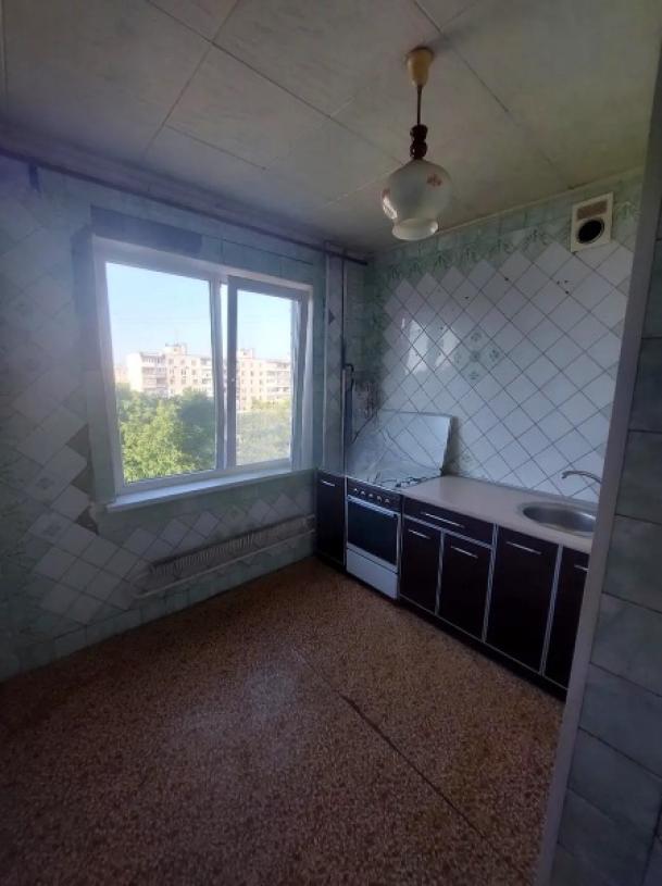 Квартира, 3-кімн., Харьков, 533м/р, Тракторостроителей просп.