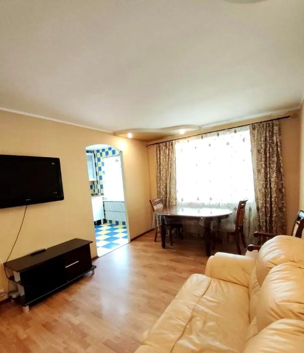 Квартира, 3-кімн., Харьков, 522м/р, Непокоренных (Героев Труда)