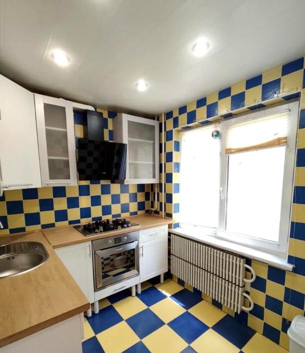 Квартира, 3-кімн., Харьков, 522м/р, Непокоренных (Героев Труда)