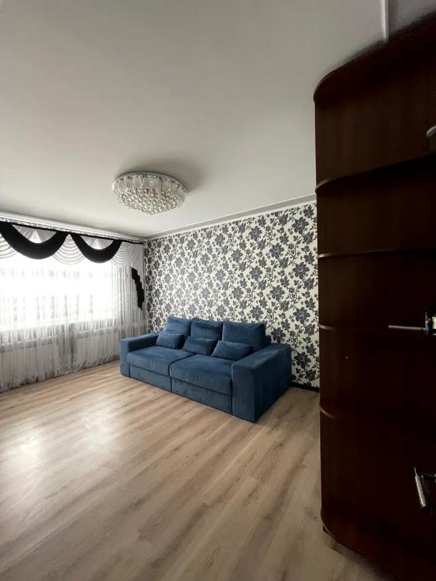 Квартира, 3-кімн., Харьков, 606м/р, Тракторостроителей просп.