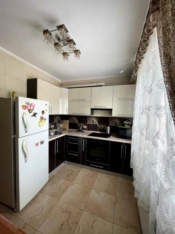 Квартира, 3-кімн., Харьков, 606м/р, Тракторостроителей просп.