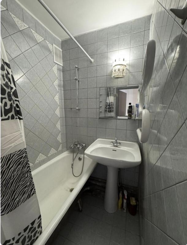 Квартира, 2-кімн., Харьков, 608м/р, Непокоренных (Героев Труда)