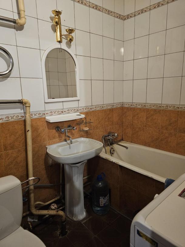 Квартира, 3-кімн., Харьков, 533м/р, Тракторостроителей просп.