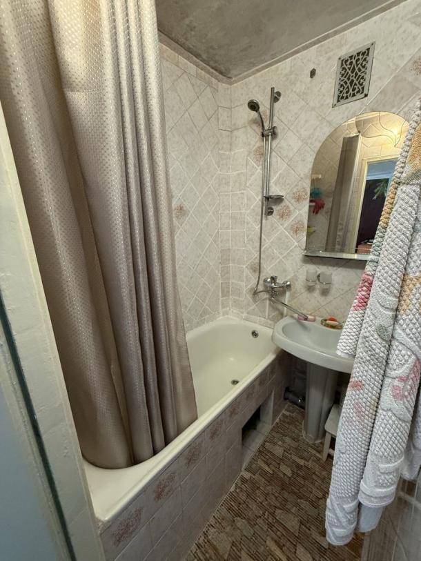 Квартира, 2-кімн., Чугуев, Чугуевский район, Музейная (Розы Люксембург)