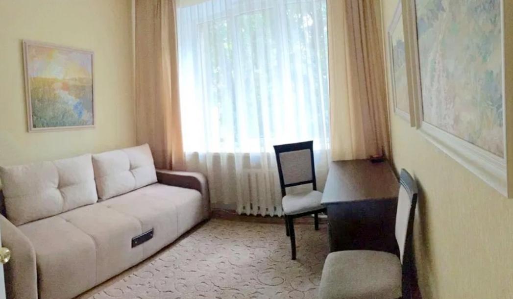 Квартира, 3-кімн., Харьков, Нагорный