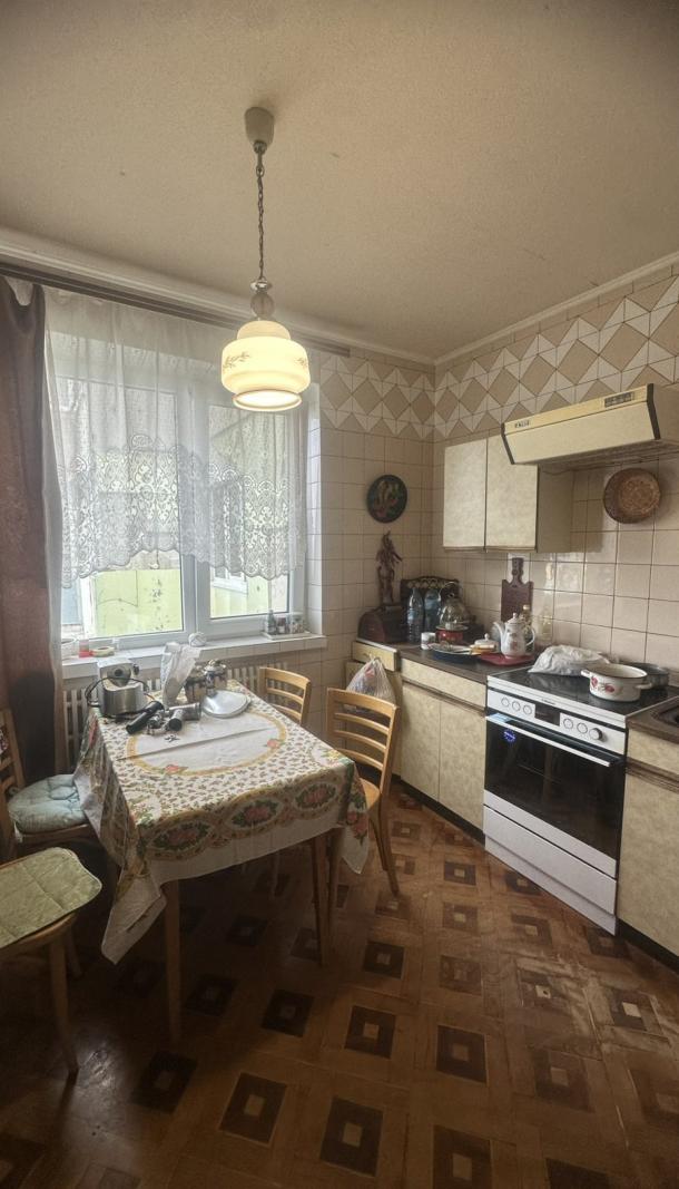 Квартира, 3-кімн., Харьков, 606м/р, Тракторостроителей просп.