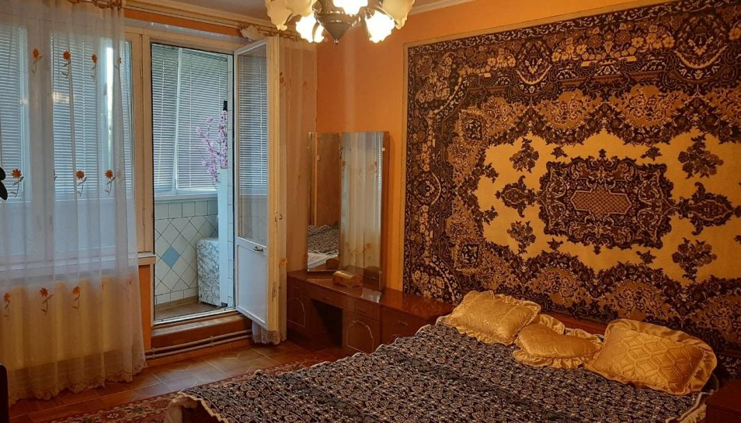 Квартира, 3-кімн., Чугуев, Чугуевский район, Харьковская