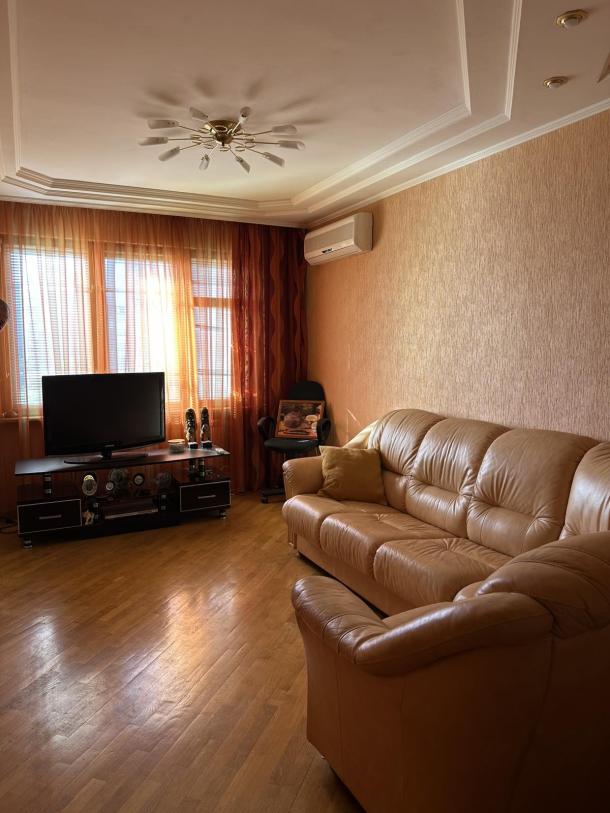 Квартира, 3-кімн., Харьков, Алексеевка, Победы пр.
