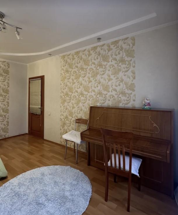 Квартира, 3-кімн., Харьков, Алексеевка, Ахсарова