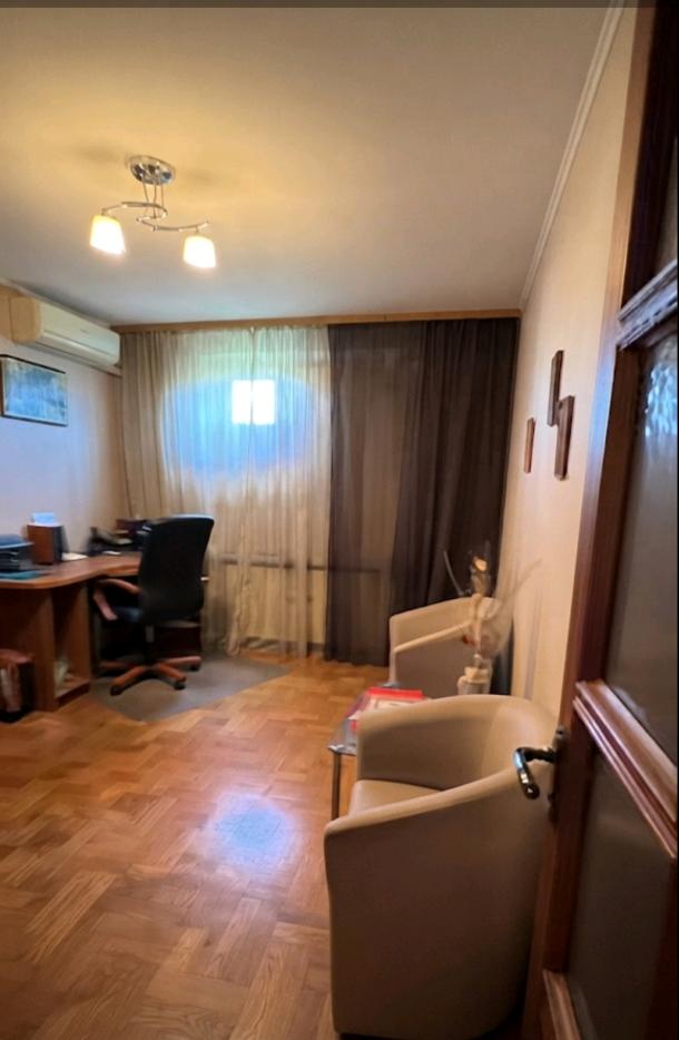 Квартира, 3-кімн., Харьков, 520м/р, Валентиновская