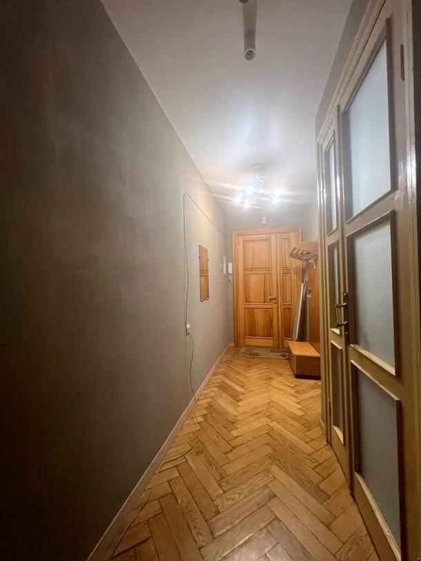 Квартира, 3-кімн., Харьков, Госпром, Независимости пр. (Правды пр.)