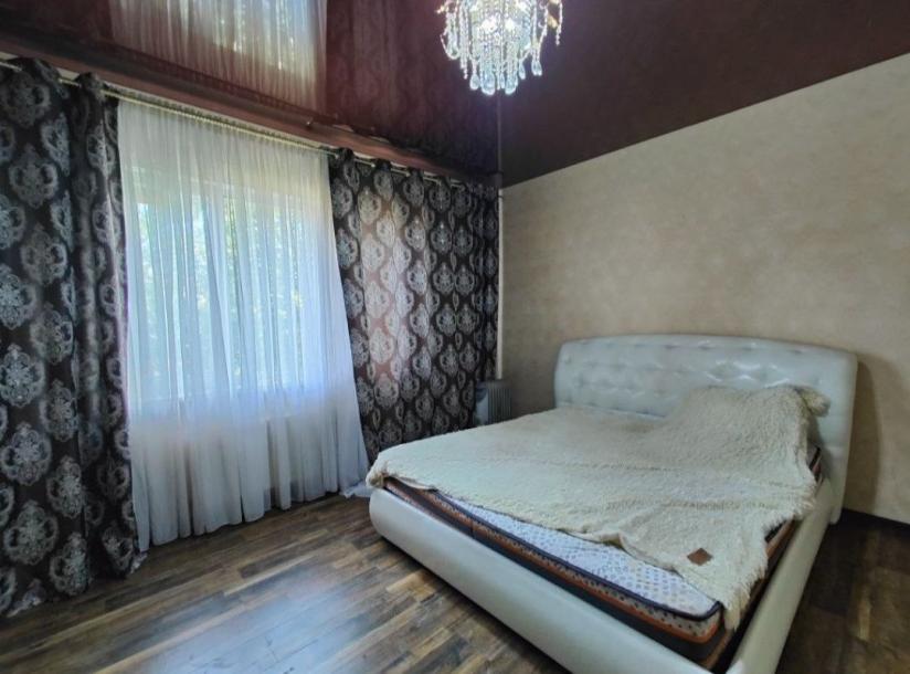 Квартира, 3-кімн., Харьков, Холодная Гора
