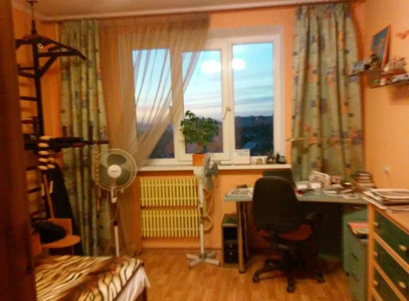 Квартира, 4-кімн., Харьков, Рогань жилмассив, Луи Пастера