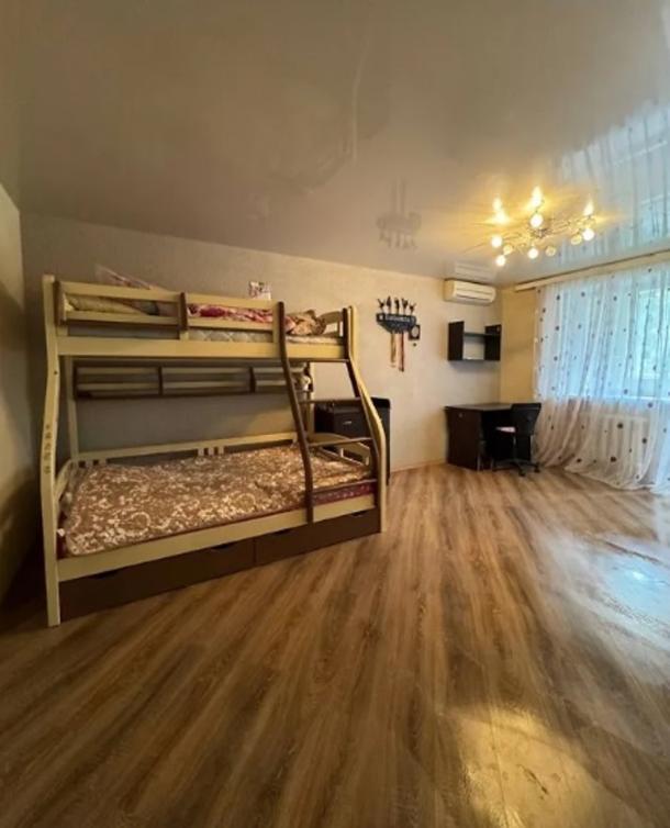 Квартира, 3-кімн., Харьков, Новые Дома, Каденюка (Танкопия)