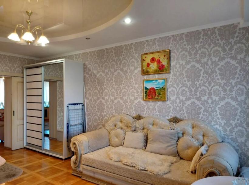 Квартира, 2-кімн., Харьков, Защитников Украины метро, Искринская