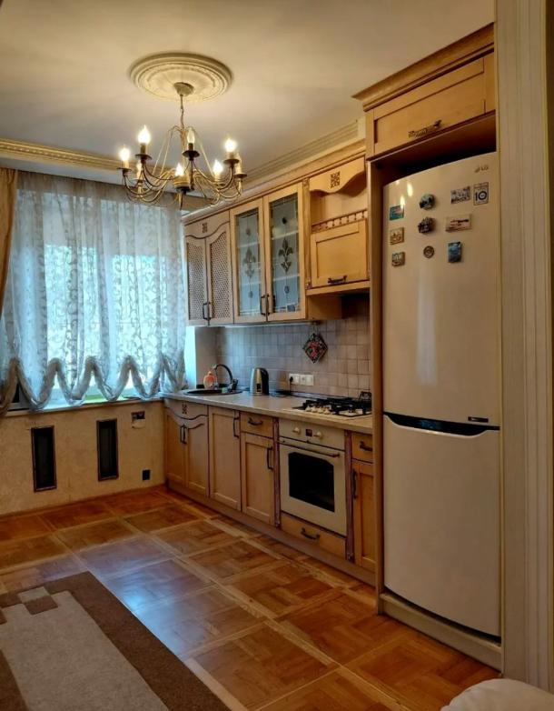 Квартира, 2-кімн., Харьков, Защитников Украины метро, Искринская