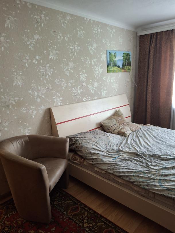 Квартира, 3-кімн., Подворки, Харьковский район, Куряжская (Дзержинского)