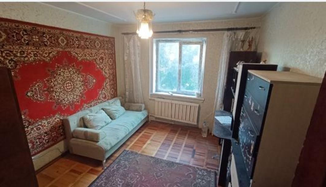 Квартира, 3-кімн., Чугуев, Чугуевский район, Харьковская