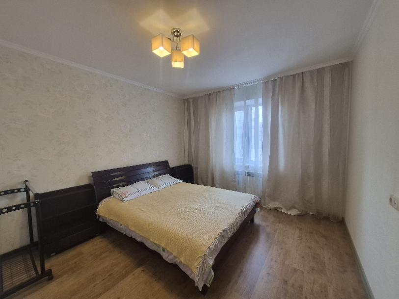 Квартира, 3-кімн., Харьков, Песочин, Квартальная