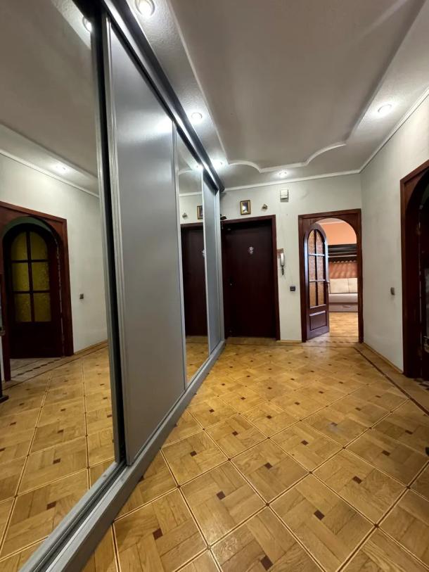 Квартира, 2-кімн., Харьков, Защитников Украины метро, Сергеевская
