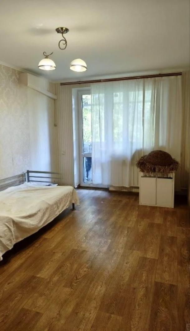 Квартира, 3-кімн., Харьков, Павлово Поле, Старицкого