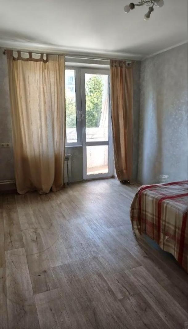 Квартира, 3-кімн., Харьков, Павлово Поле, Старицкого