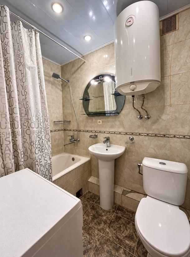 Квартира, 3-кімн., Харьков, 608м/р, Непокоренных (Героев Труда)