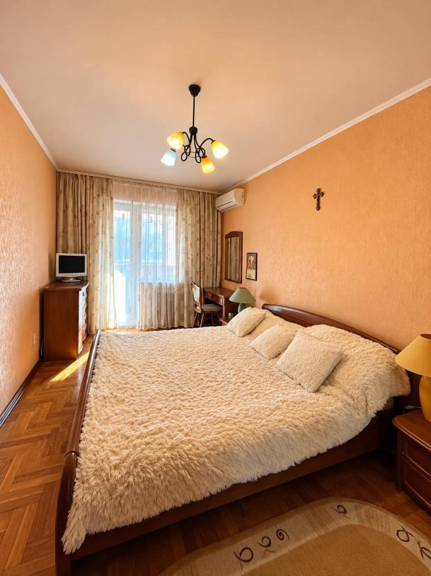 Квартира, 3-кімн., Харьков, 608м/р, Непокоренных (Героев Труда)