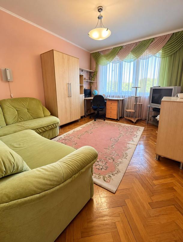 Квартира, 3-кімн., Харьков, 608м/р, Непокоренных (Героев Труда)
