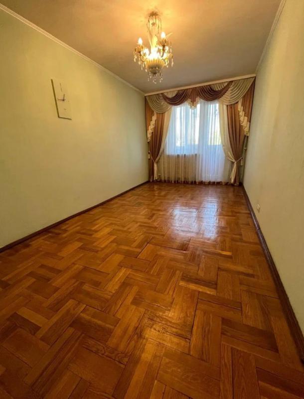 Квартира, 3-кімн., Харьков, 608м/р, Непокоренных (Героев Труда)