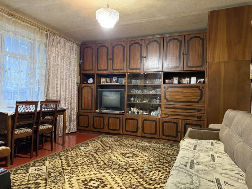 Квартира, 3-кімн., Дергачи, Харьковский район, Садовая (Чубаря, Советская, Свердлова)