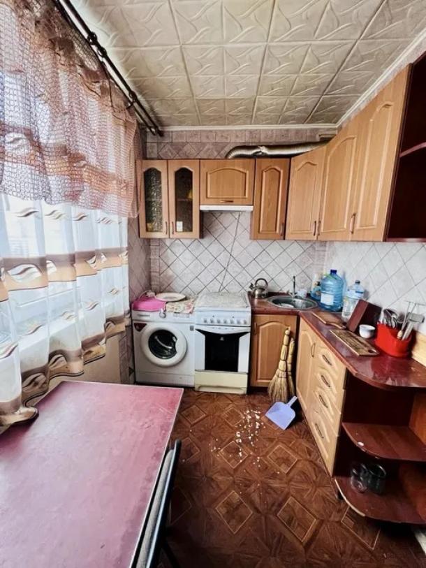 Квартира, 3-кімн., Харьков, Рогань жилмассив, Луи Пастера