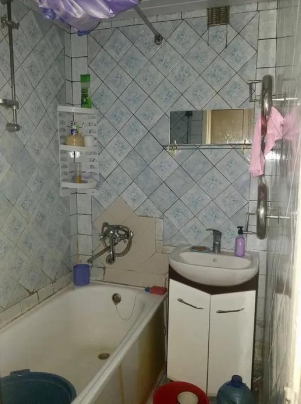 Квартира, 3-кімн., Харьков, Рогань жилмассив, Луи Пастера