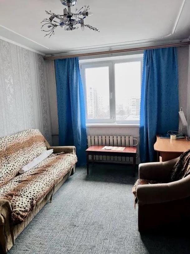 Квартира, 3-кімн., Харьков, Рогань жилмассив, Луи Пастера
