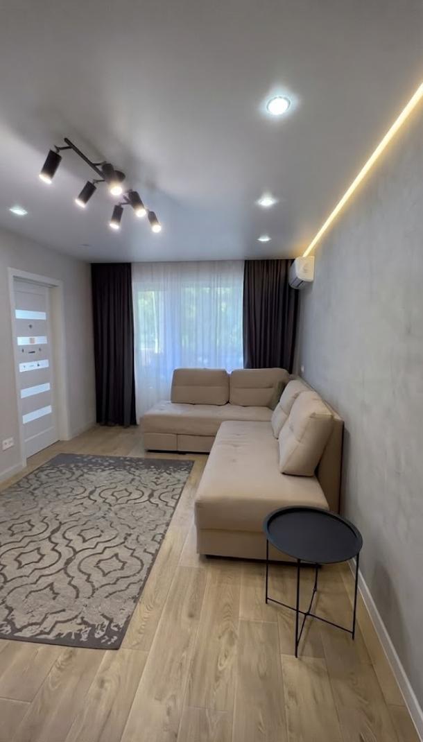 Квартира, 4-кімн., Харьков, 606Ам/р, Непокоренных (Героев Труда)