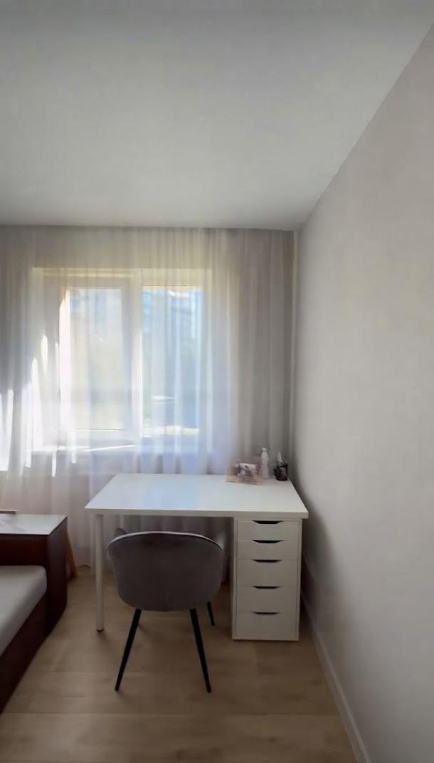 Квартира, 4-кімн., Харьков, 606Ам/р, Непокоренных (Героев Труда)
