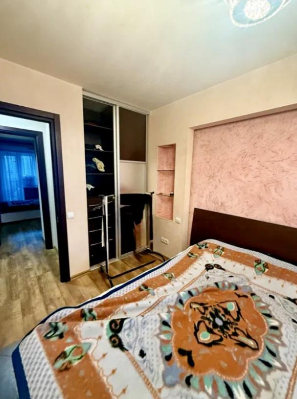Квартира, 3-кімн., Харьков, Новые Дома, Каденюка (Танкопия)