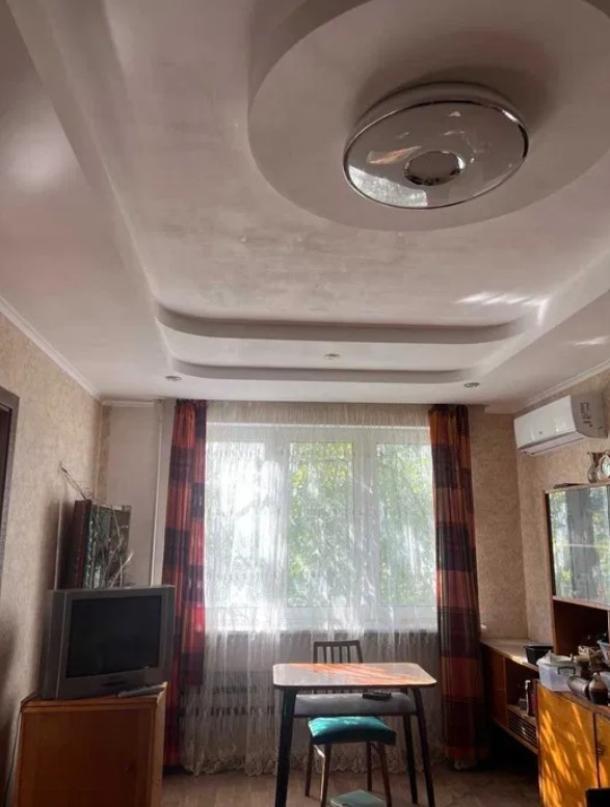 Квартира, 4-кімн., Харьков, 606м/р, Непокоренных (Героев Труда)