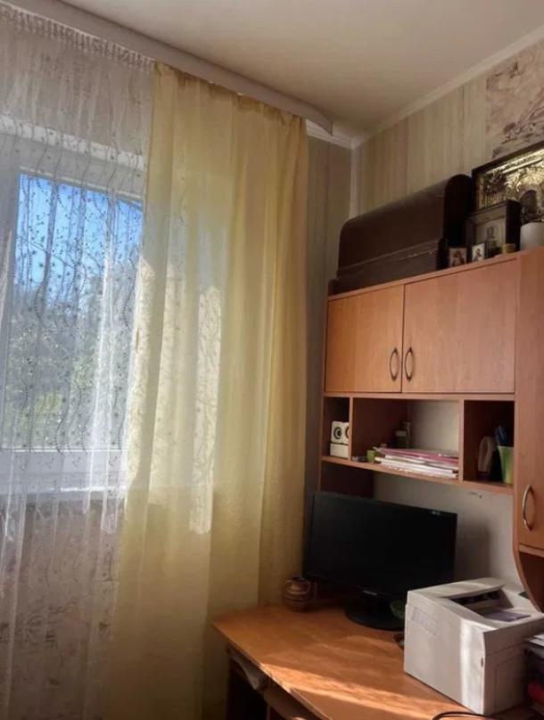 Квартира, 4-кімн., Харьков, 606м/р, Непокоренных (Героев Труда)
