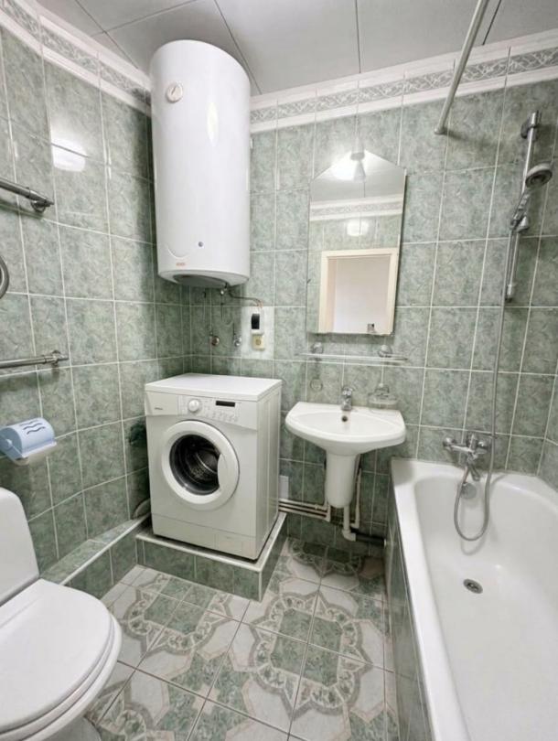 Квартира, 2-кімн., Харьков, 606м/р, Тракторостроителей просп.