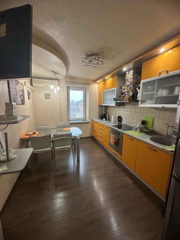 Квартира, 4-кімн., Харьков, Центральный рынок метро, Дмитриевская
