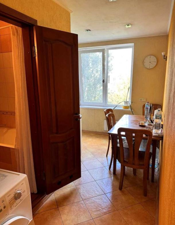 Квартира, 3-кімн., Харьков, 522м/р, Валентиновская