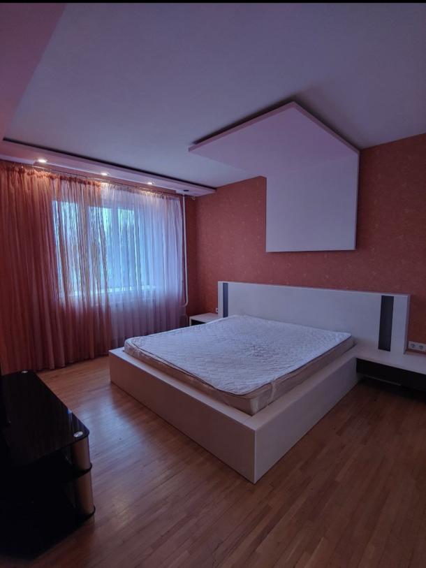 Квартира, 3-кімн., Харьков, Завод Малышева метро, Героев Харькова пр-т