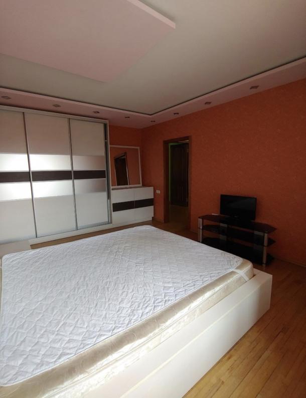 Квартира, 3-кімн., Харьков, Завод Малышева метро, Героев Харькова пр-т