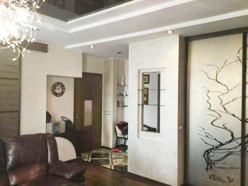 Квартира, 3-кімн., Харьков, Гагарина метро , Аэрокосмический просп. (Гагарина проспект)