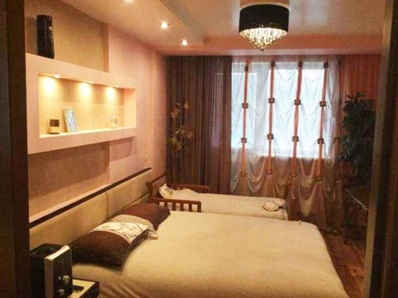 Квартира, 3-кімн., Харьков, Гагарина метро , Аэрокосмический просп. (Гагарина проспект)