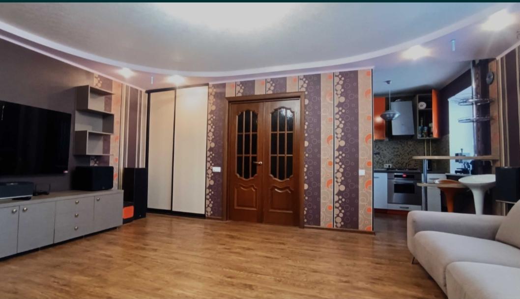 Квартира, 3-кімн., Харьков, Пятихатки, Гацева