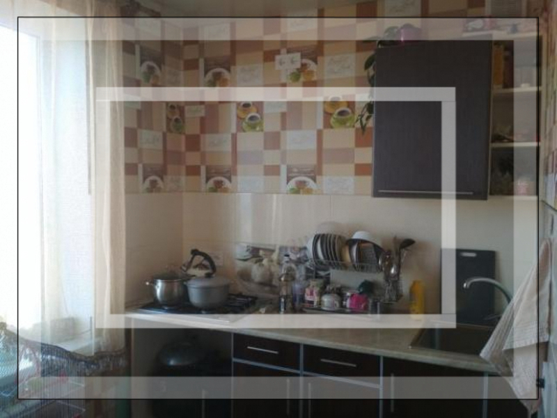 Квартира, 3-кімн., Чугуев, Чугуевский район, Музейная (Розы Люксембург)